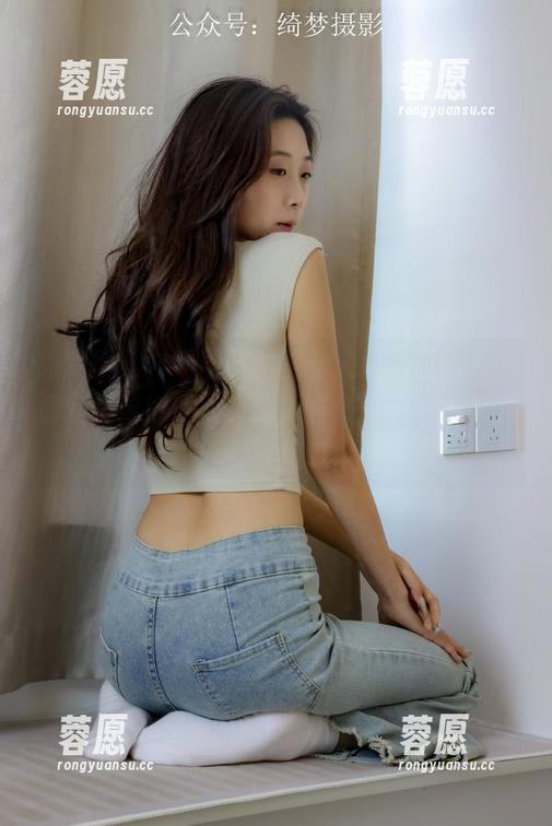 绮梦摄影 - 看雨薇的黑丝美图，照片里的情绪纠结得让人想要大喊，虽然不知道为什么就是想！