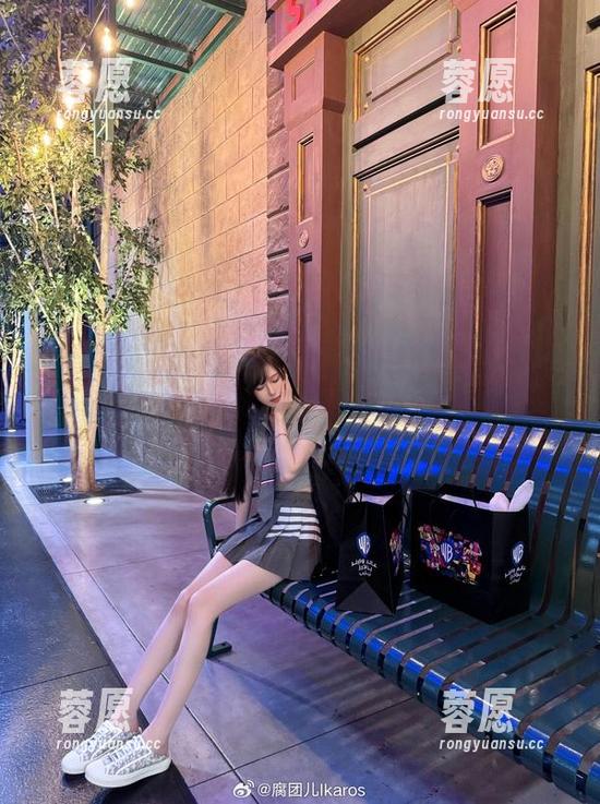 看腐团儿Ikaros的温柔写真，定制心情，真的是跟着她的气氛走起了。