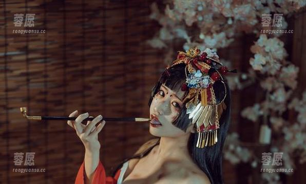 当档案室OL遇上芊川一笑MNK：让套图资源带你体验职场幽默！