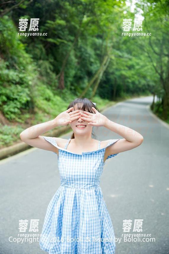 菠萝社 - 这张王语纯的礼服图片太有气氛了，轻轻松松就把我的美好幻想点燃了！