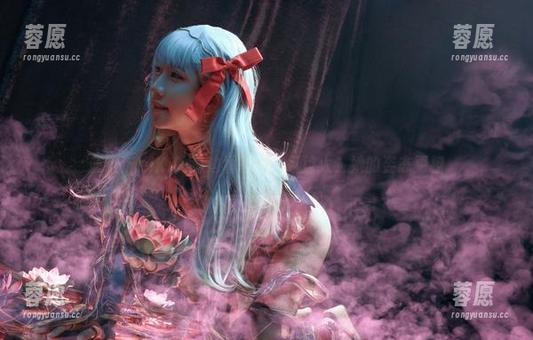 蓝小沂KiKi的海边福利：海风撩人，她的姿态更撩