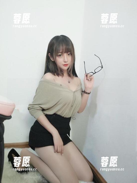 图集分享：过期米线线喵的jk黑丝，黑丝真的会刷新我的审美观吗？