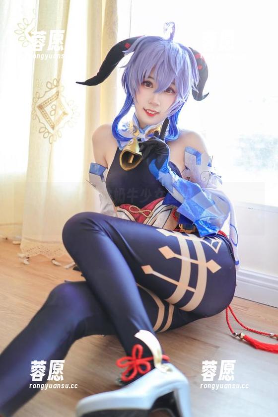 里见年一带来的奶牛少女图包，免费送你快乐奶霜！