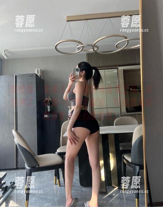 微密圈 - 金希儿的黑白在线合集上线，太经典了，真想一口气全翻完，可心里又在想着快点点心情恢复！