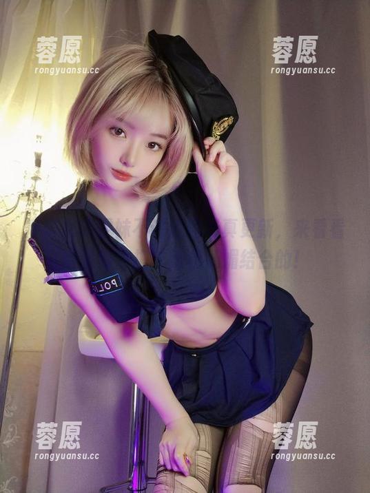 雯妹不讲道理 赛车女郎雯妹不讲道理写真更新,来看看她是如何把车速和妩媚结合的!