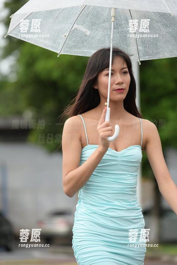 魔镜街拍 - 一边工作一边冒险，婷婷的黑丝日常高清捕捉着这一切。