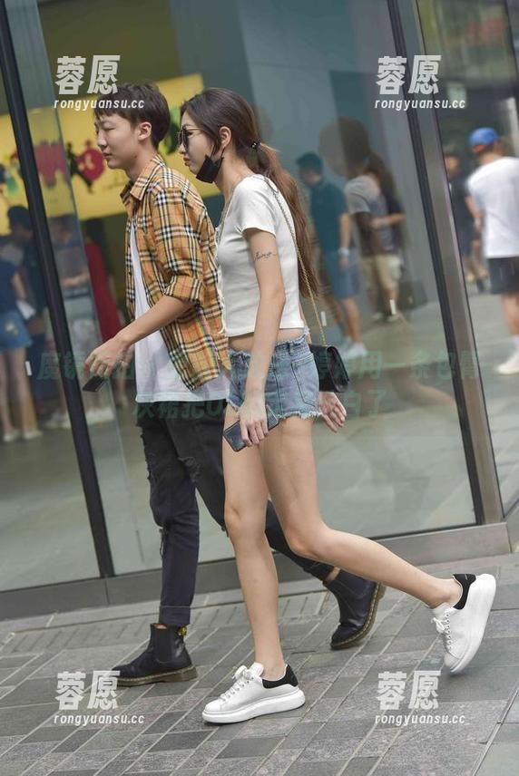魔镜街拍 - 原图大放送–婷婷用一条包臀灰裙把OL的定义洗白了