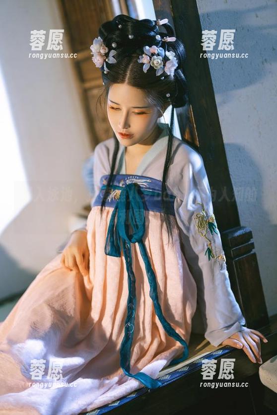 深入泳池，探索鹿八岁baby不为人知的福利图片！